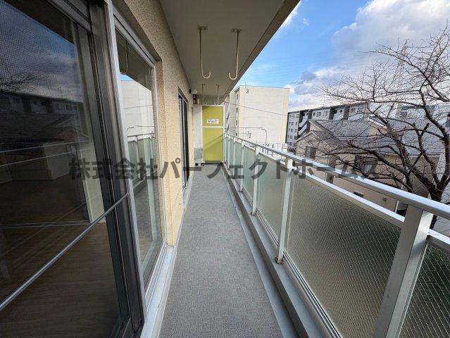 枚方ハイツ弐号棟のバルコニー