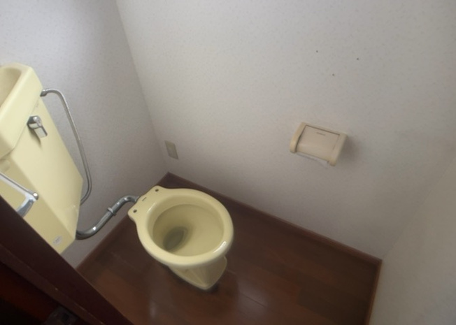 【トイレ】 | トイレは大きさや形、機能、抗菌性などが異なる多種多彩なタイプが各メーカーから出ています。それぞれに良さがあるため、事前にどういったタイプのトイレがいいのかをご家庭内で決めて、内見に行くといいでしょう。