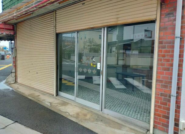 野洲市小篠原の店舗事務所の外観