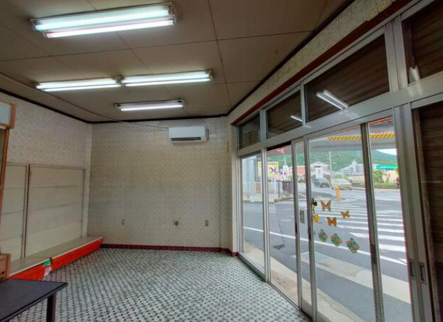 野洲市小篠原の店舗事務所の内装