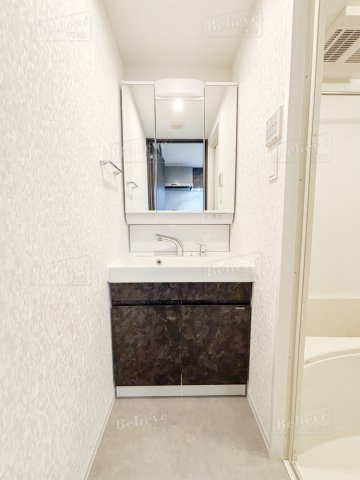 S-RESIDENCE六ツ門abreastIIの玄関|綺麗で明るい洗面所です☆
