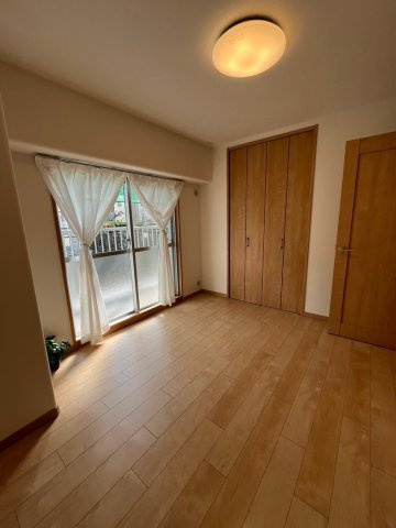 シャルム堺の洋室|使い勝手のいい洋室です