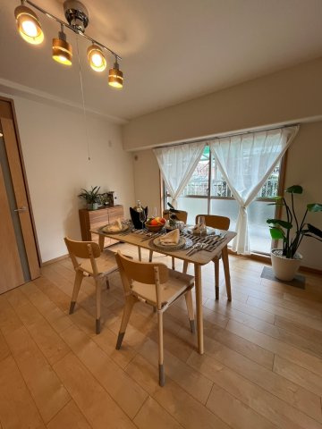 シャルム堺のダイニング|角部屋のためすべてのお部屋に窓があり明るいです