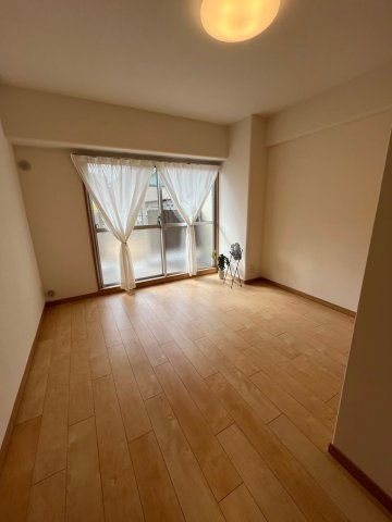 シャルム堺の洋室|コンパクトで使いやすい洋室です