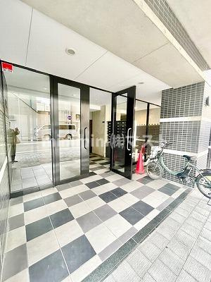 南堀江アパートメントシエロのエントランス