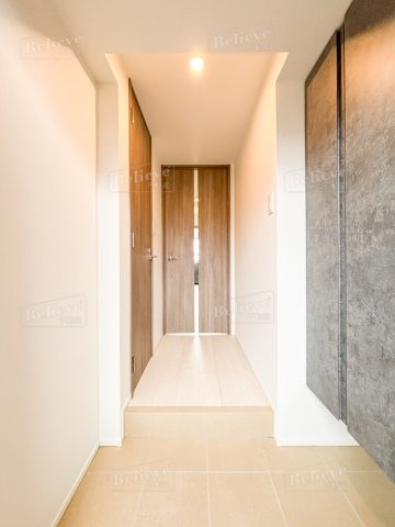 S-RESIDENCE六ツ門abreastIIの玄関|シューズボックス付きの玄関☆