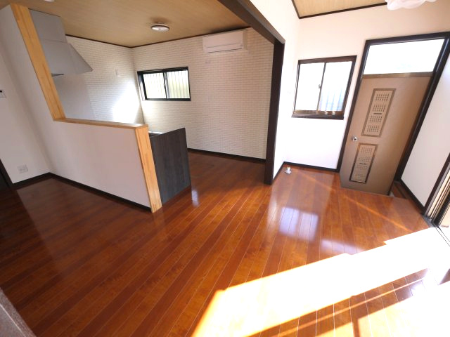 長生郡睦沢町川島　中古戸建の居間・リビング|令和6年7月内外装リフォーム済み 敷地約102坪 ３LDK  システムキッチン・ユニットバス