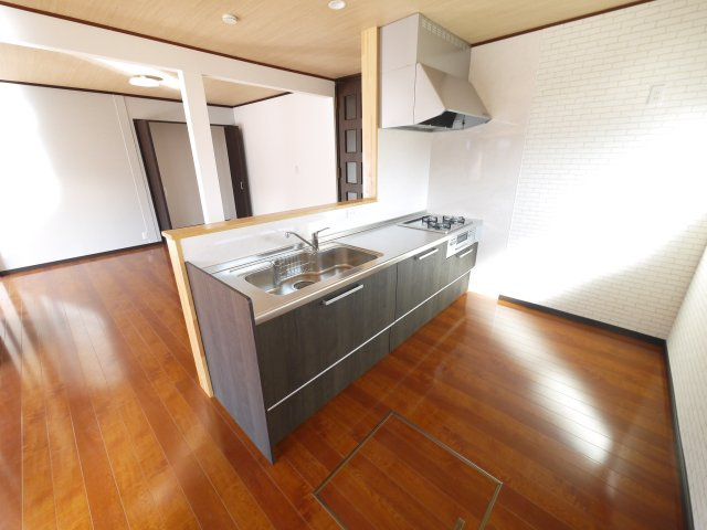 長生郡睦沢町川島　中古戸建のキッチン|令和6年7月内外装リフォーム済み 敷地約102坪 ３LDK  システムキッチン・ユニットバス