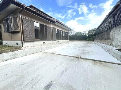 長生郡睦沢町川島　中古戸建の駐車場|令和6年7月内外装リフォーム済み 敷地約102坪 ３LDK  システムキッチン・ユニットバス