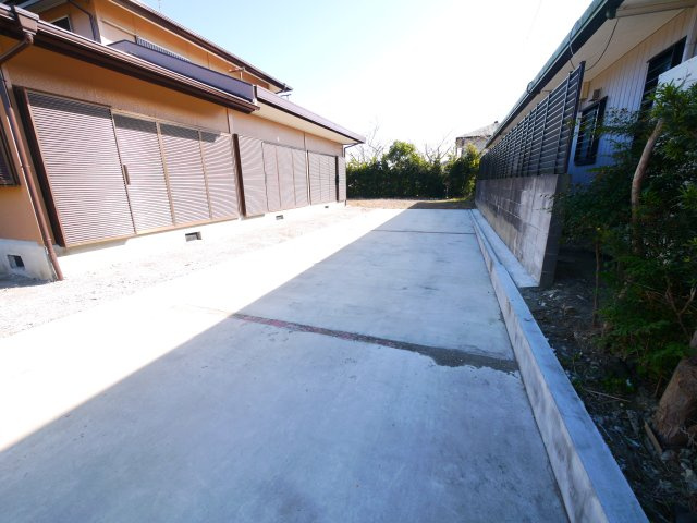 長生郡睦沢町川島　中古戸建の駐車場|令和6年7月内外装リフォーム済み 敷地約102坪 ３LDK  システムキッチン・ユニットバス