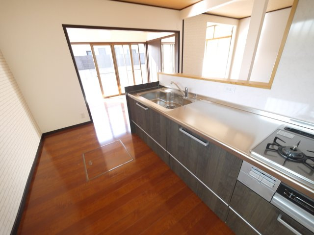 長生郡睦沢町川島　中古戸建のキッチン|令和6年7月内外装リフォーム済み 敷地約102坪 ３LDK  システムキッチン・ユニットバス