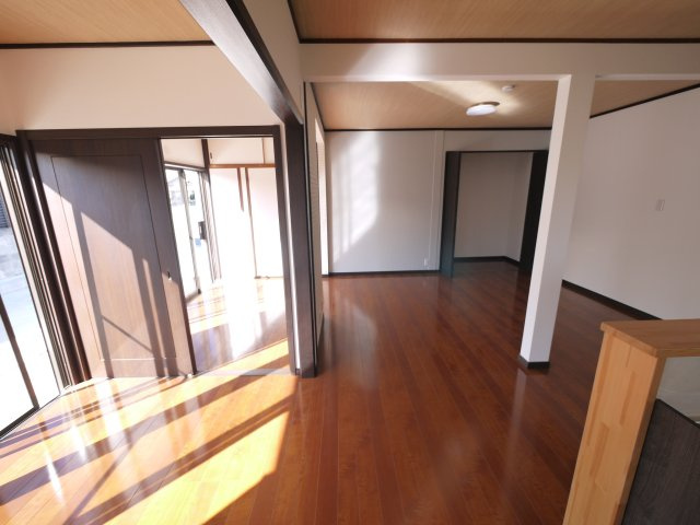 長生郡睦沢町川島　中古戸建の居間・リビング|令和6年7月内外装リフォーム済み 敷地約102坪 ３LDK  システムキッチン・ユニットバス