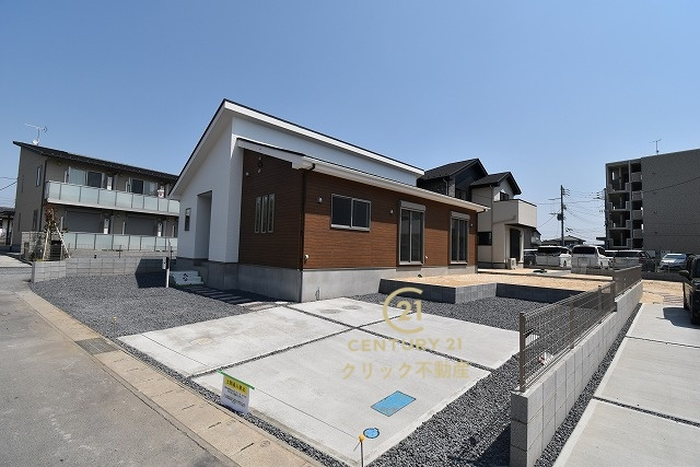 ケイアイフィット　ひたちなか市稲田　4期 　1の駐車場|新築戸建てを購入する際、庭付き、駐車場付きは大変魅力的です。十分な駐車スペースがあれば、ご家族様それぞれが車をご所有の場合や来客の際も安心です。