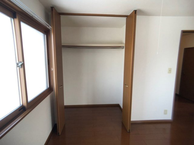 オーシャンソレイユ Ｄの収納|北洋室クローゼット