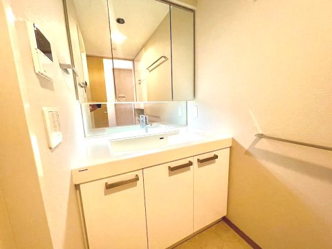 ワコーレ住吉本町ファーストの洗面所|広い洗面スペース