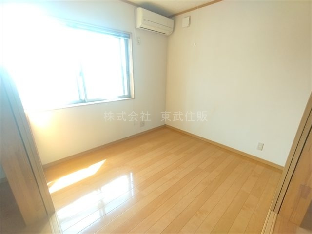 【洋室】 | 川越市下松原 | 落ち着いた色調の1階洋室です