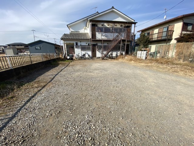 八街市富山　石井ハイツの駐車場