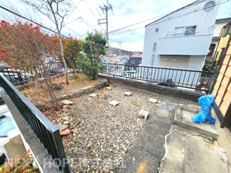 【庭】 | 川西市錦松台中古テラスハウス　 | ガレージ上はお庭になっております♪