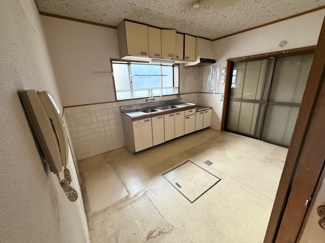 【キッチン】 | 川西市錦松台中古テラスハウス　 | 現況のダイニングキッチンです♪二面採光で明るい室内です！