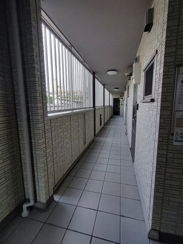 パーシモンハウスのエントランス|1F