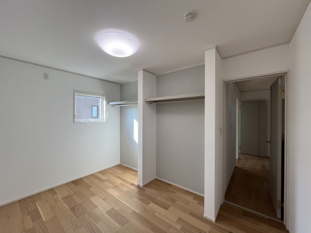 山形市蔵王成沢字向久保田2170-9【B】の収納|12/1撮影
主寝室のWIC