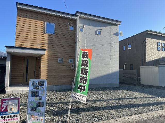 山形市蔵王成沢字向久保田2170-9【B】の玄関|たっぷり収納！