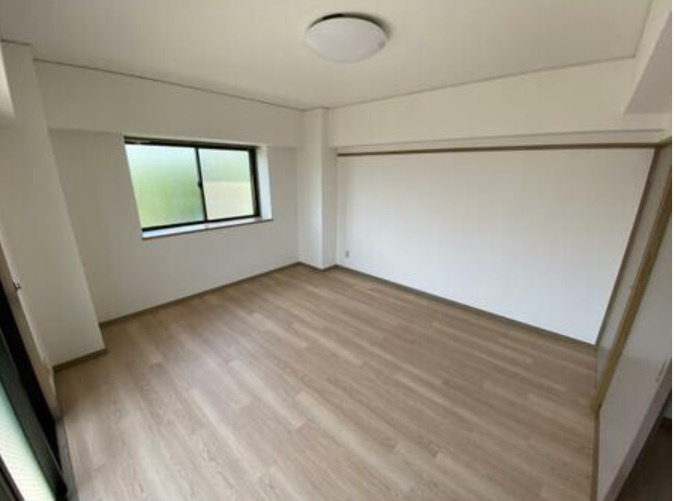 230セゾン立花の洋室