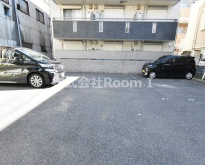【駐車場】 | メゾンＤ’ｓ | 駐車場があるので、車を買う予定の方も安心です