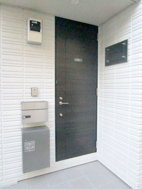 シモキタキタハウスのエントランス|宅配ＢＯＸございます