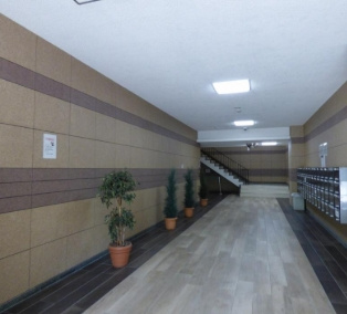 新谷町第二ビルのロビー|建物の内部です