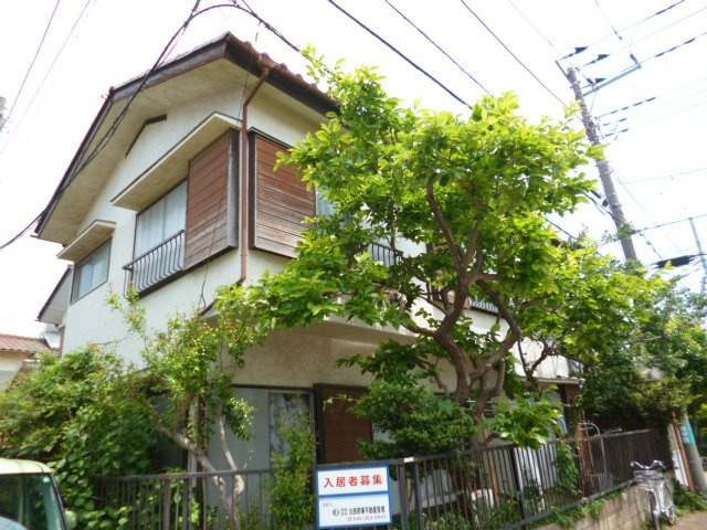 府中市紅葉丘３丁目のアパートの外観