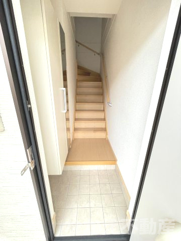 【玄関】 | 収納もある玄関です