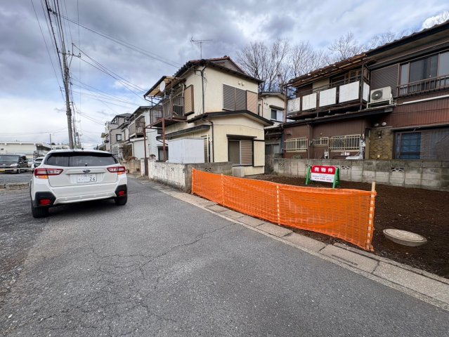 狭山市水野　建築条件なし売地　西武池袋線『武蔵藤沢駅』徒歩15分　【南小学区】の前面道路含む現地写真