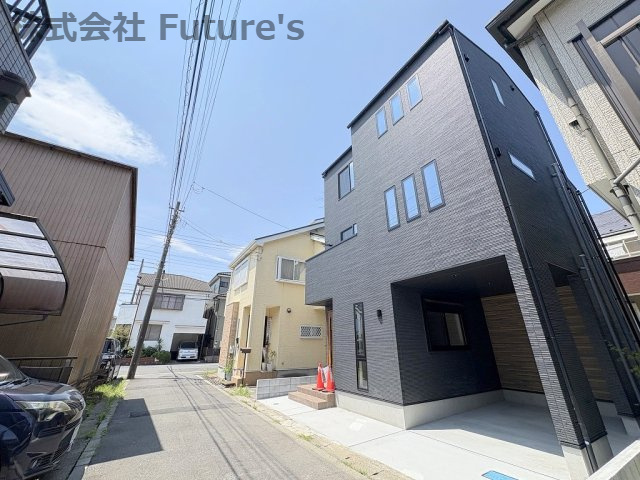 三郷市戸ケ崎1丁目　新築戸建　全1棟の前面道路含む現地写真|前面道路含む現地写真です。