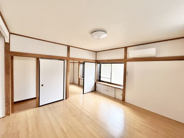 【中古戸建】高崎市棟高町の居間・リビング|■洋室