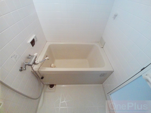 アプリーレ北青木の浴室