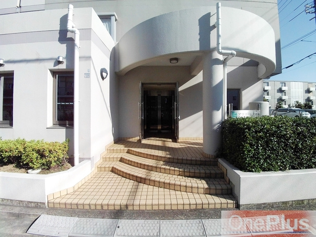 アプリーレ北青木のエントランス