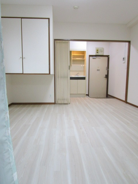 宮内商事ビルの居間・リビング