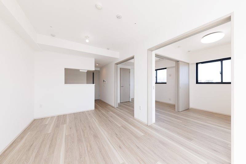 Due IriyaⅡの内装|床は奇数階がナチュラルブラウン、偶数会がホワイト