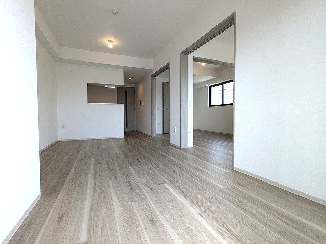 Due IriyaⅡの設備|床は奇数階がナチュラルブラウン、偶数会がホワイト