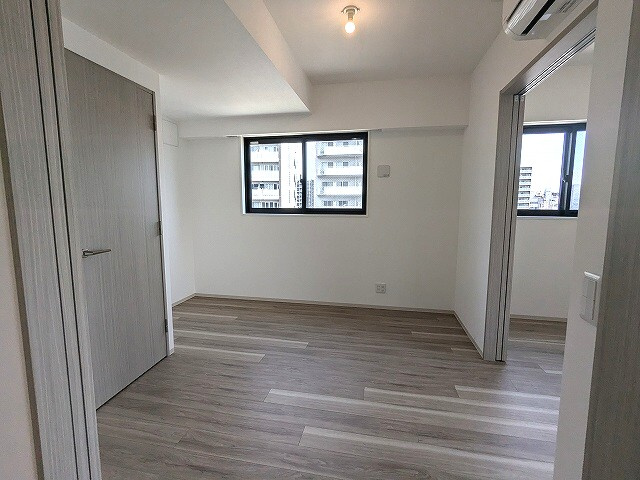 Due IriyaⅡの設備|床は奇数階がナチュラルブラウン、偶数会がホワイト