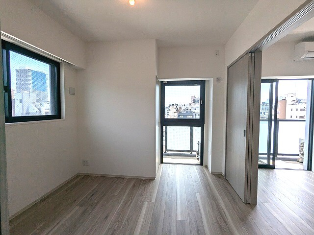 Due IriyaⅡの設備|床は奇数階がナチュラルブラウン、偶数会がホワイト