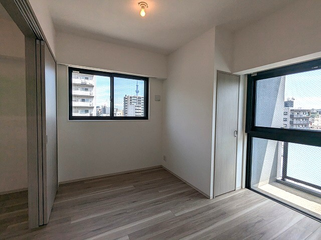 Due IriyaⅡの設備|床は奇数階がナチュラルブラウン、偶数会がホワイト