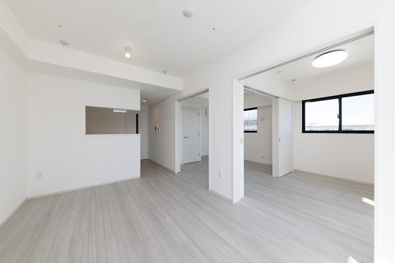 Due IriyaⅡの内装|床は奇数階がナチュラルブラウン、偶数会がホワイト