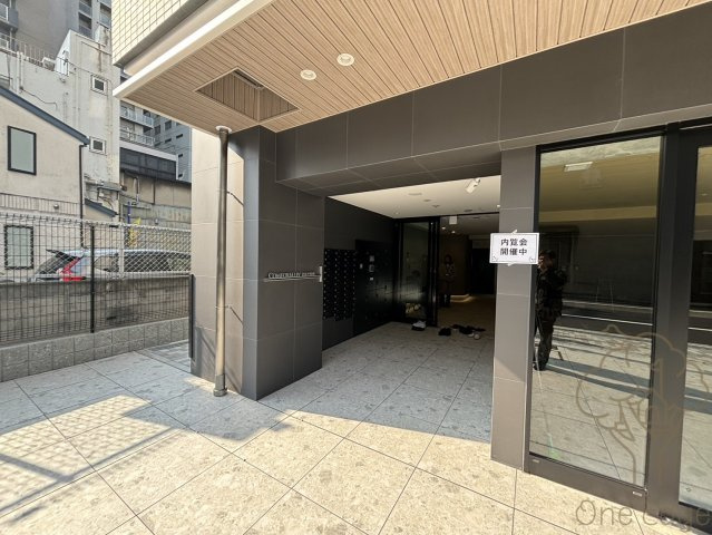 コンフォリア・リヴ北浜平野町のエントランス
