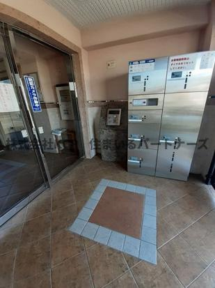 ユウメイトビルのエントランス|建物の内部です