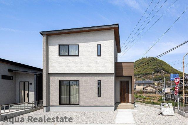 木田郡三木町大字下高岡の新築一戸建の前面道路含む現地写真