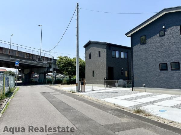 綾歌郡宇多津町　新築戸建ての前面道路含む現地写真