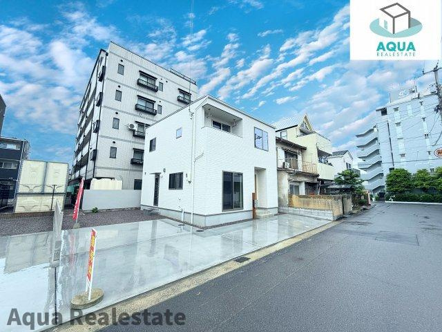 家事楽デザイナーズハウス高松市福岡町④の駐車場|モニター付きインターホンも嬉しい標準設備です。