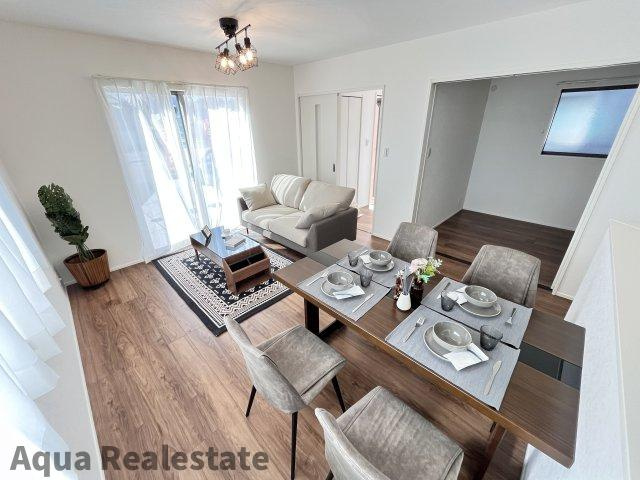 家事楽デザイナーズハウス高松市福岡町④の居間・リビング|リビングダイニングになります。ご家族揃っての素敵な空間になりそうですね。